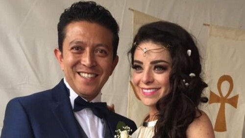 Esposo de Violeta Isfel le toma foto en sensual topless