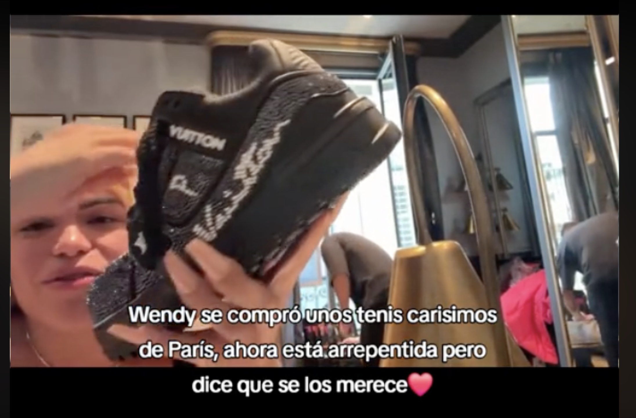 Wendy Guevara presume sus tenis