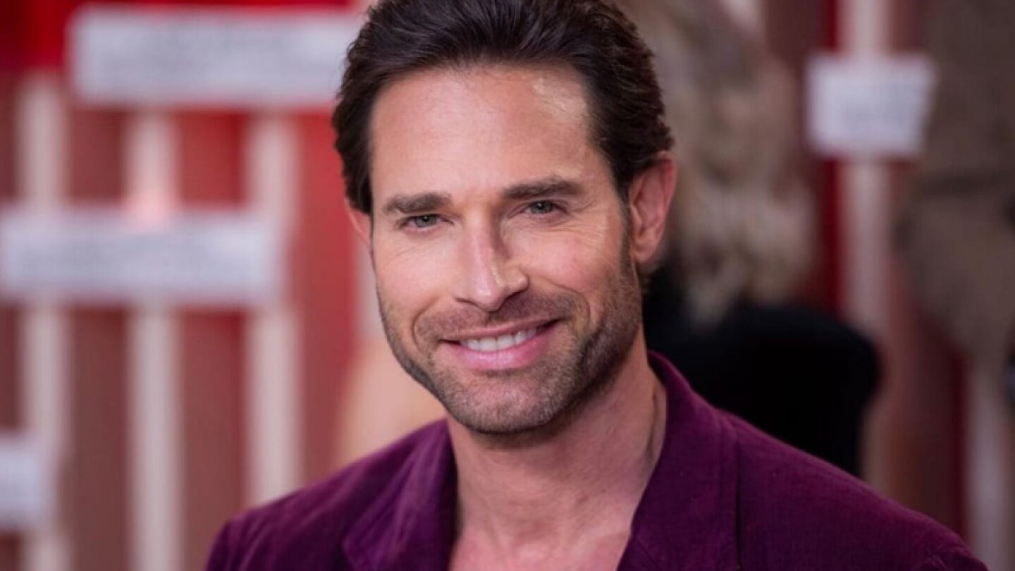 Sebastián Rulli se reencuentra con su padre después de estar delicado de salud