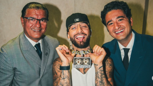 Maluma con cadena