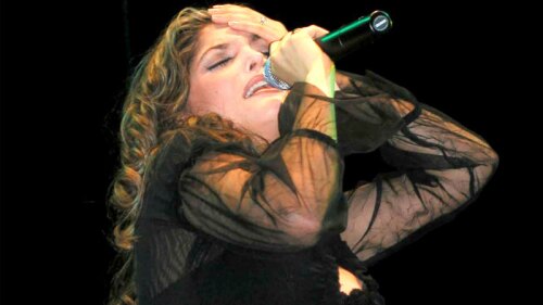 Ana Bárbara culpa al calor por fracasar en concierto