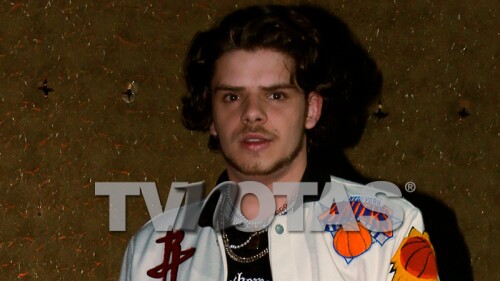 Joss Álvarez hijo de Isabel Lascuráin debuta como cantante