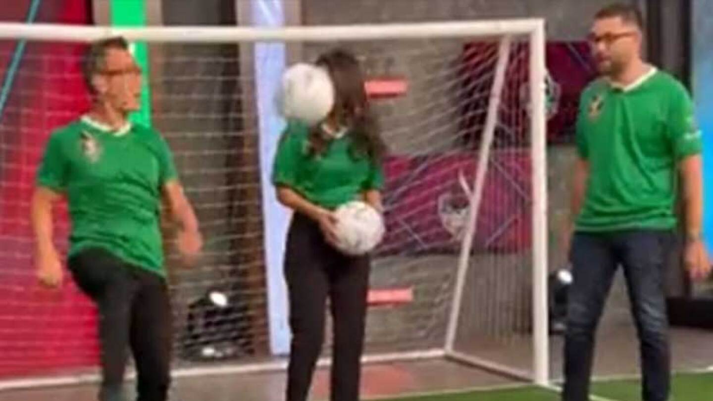 Laura G recibe balonazo