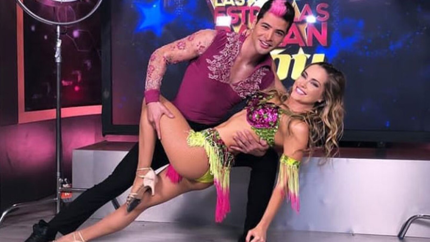 Pía y Moisés en Las Estrellas Bailan en Hoy.