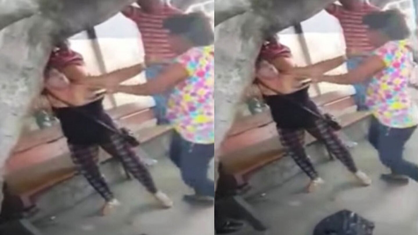 Pelean por el amor de un taxista y hasta el brasier se jalan.