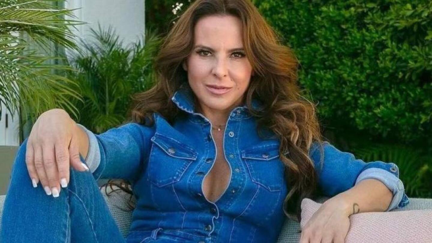 A Kate del Castillo se le habrían pasado las copas en concierto de Bronco