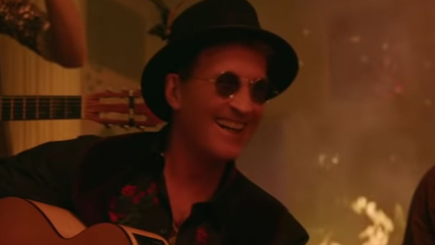 El videoclip ya lleva más de 100 mil reproducciones