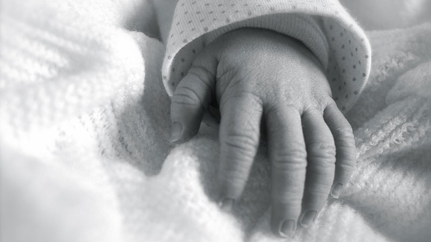 Violó a su bebé de 8 meses, mientras la mamá estaba fuera de casa.
