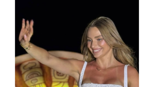 Irina Baeva se enferma y baja de carro alegórico en carnaval .png