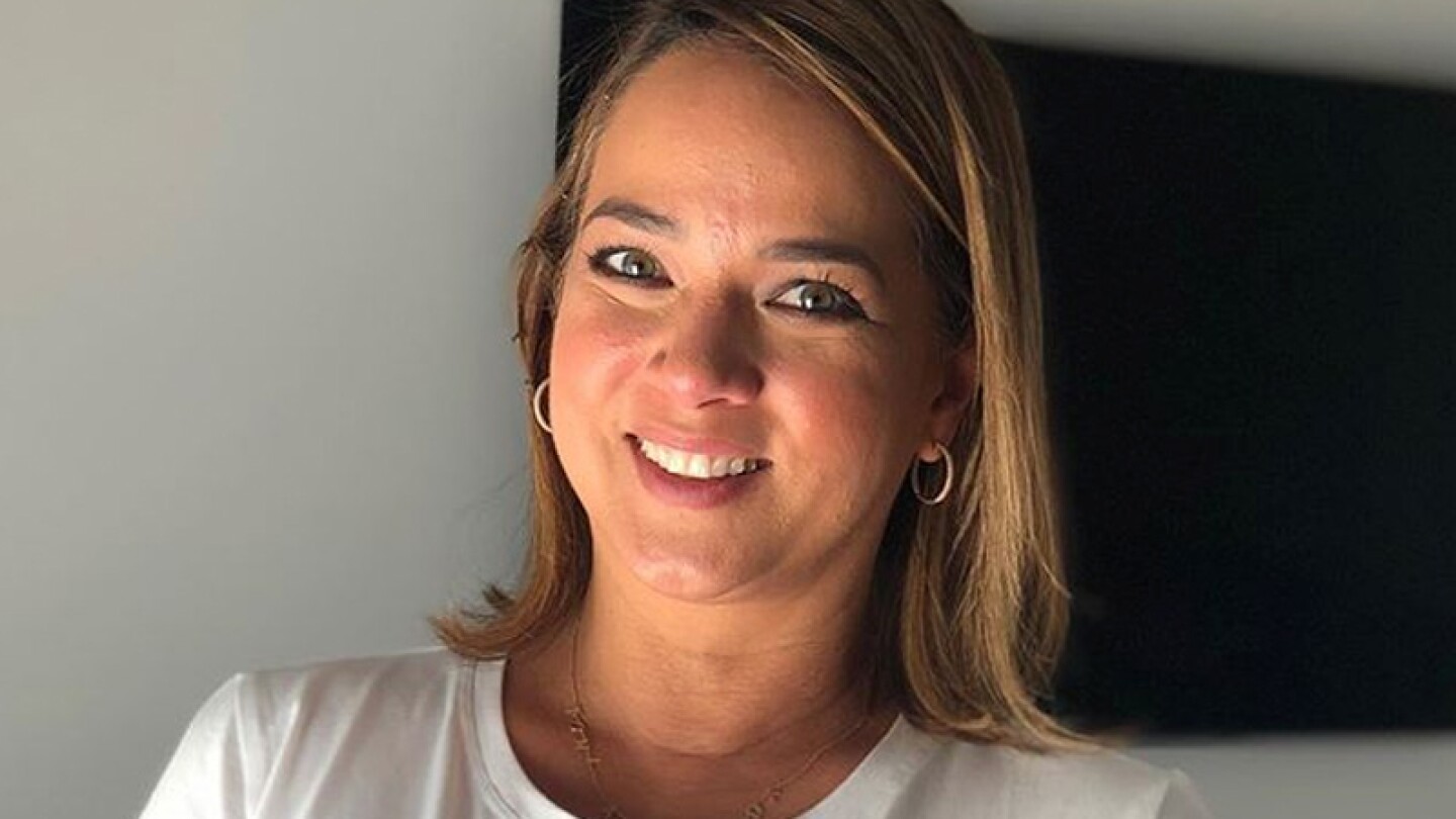 Adamari López reaparece con nuevo look y se quita diez años