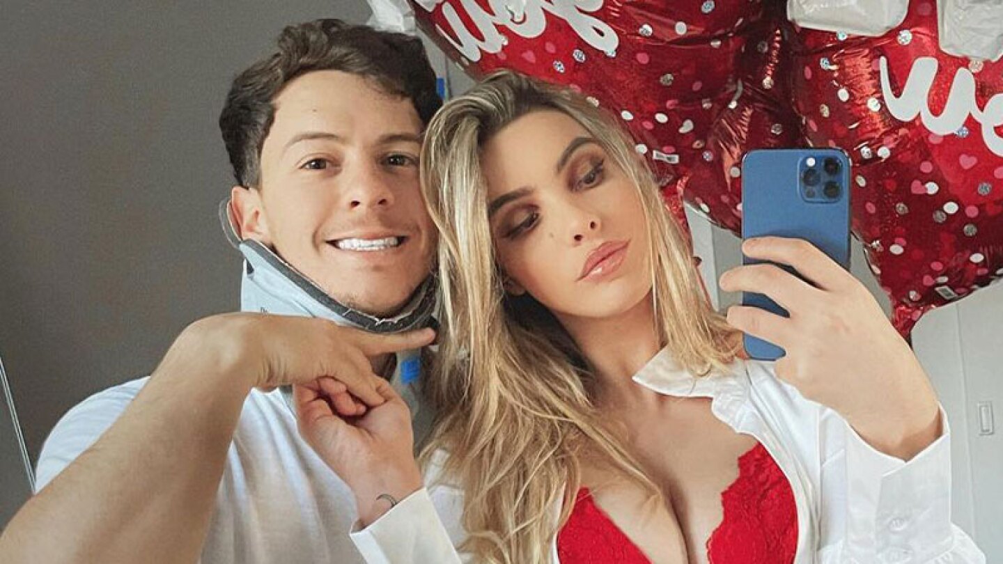 Lele Pons sorprende a su novio con baile y serenata.