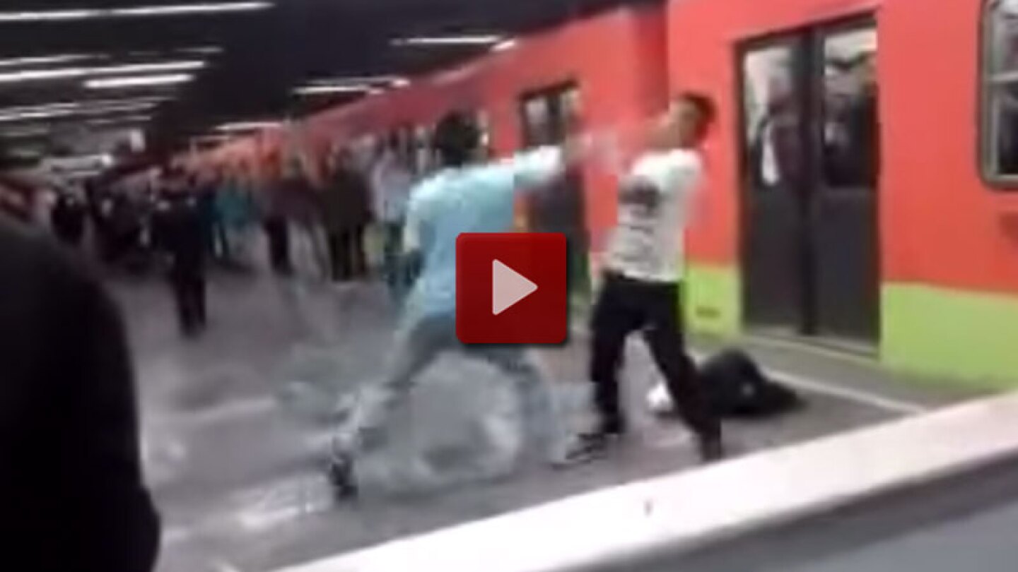 Pelea en Metro Chabacano n.