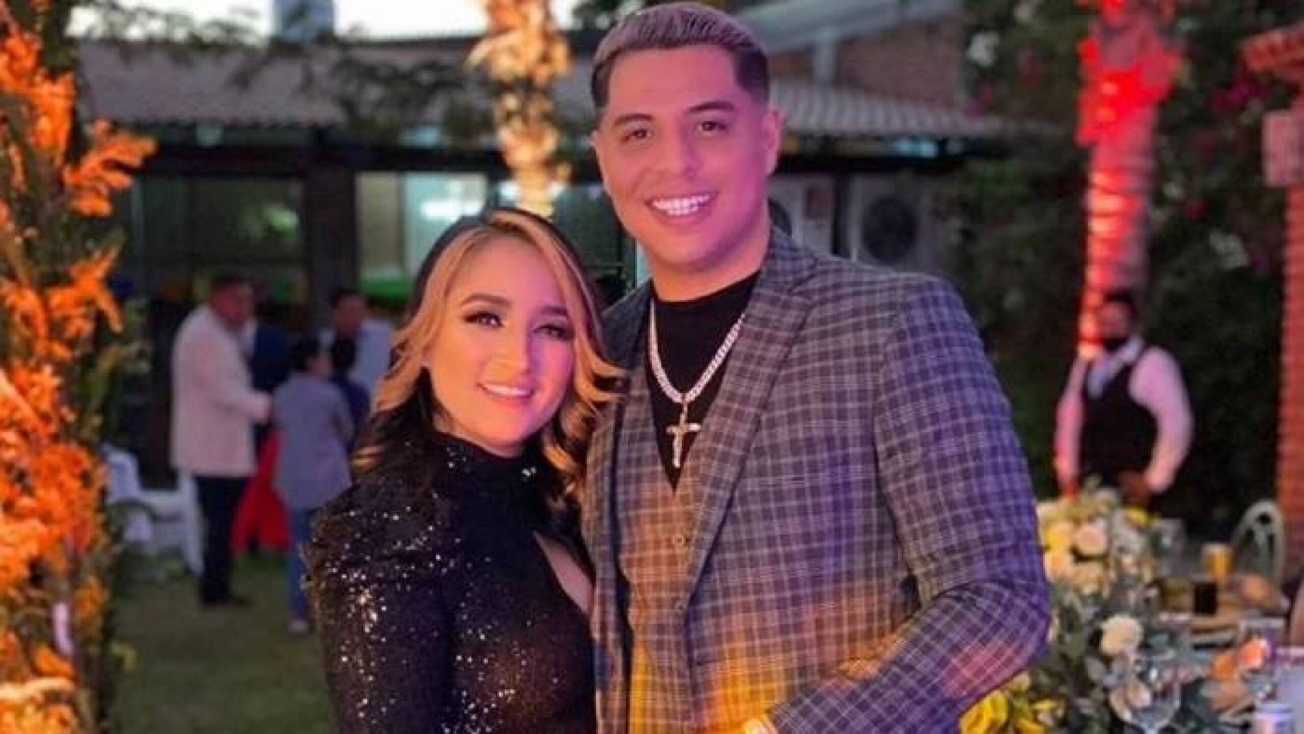 Eduin Caz y su esposa