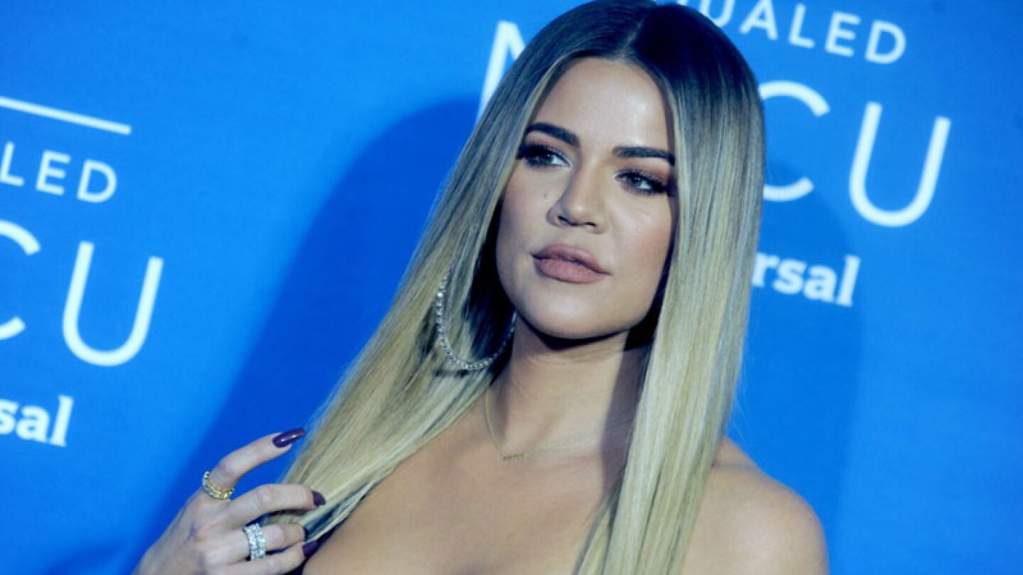 Khloe Kardashian se divierte sin Tristan en brazos de famoso cantante.