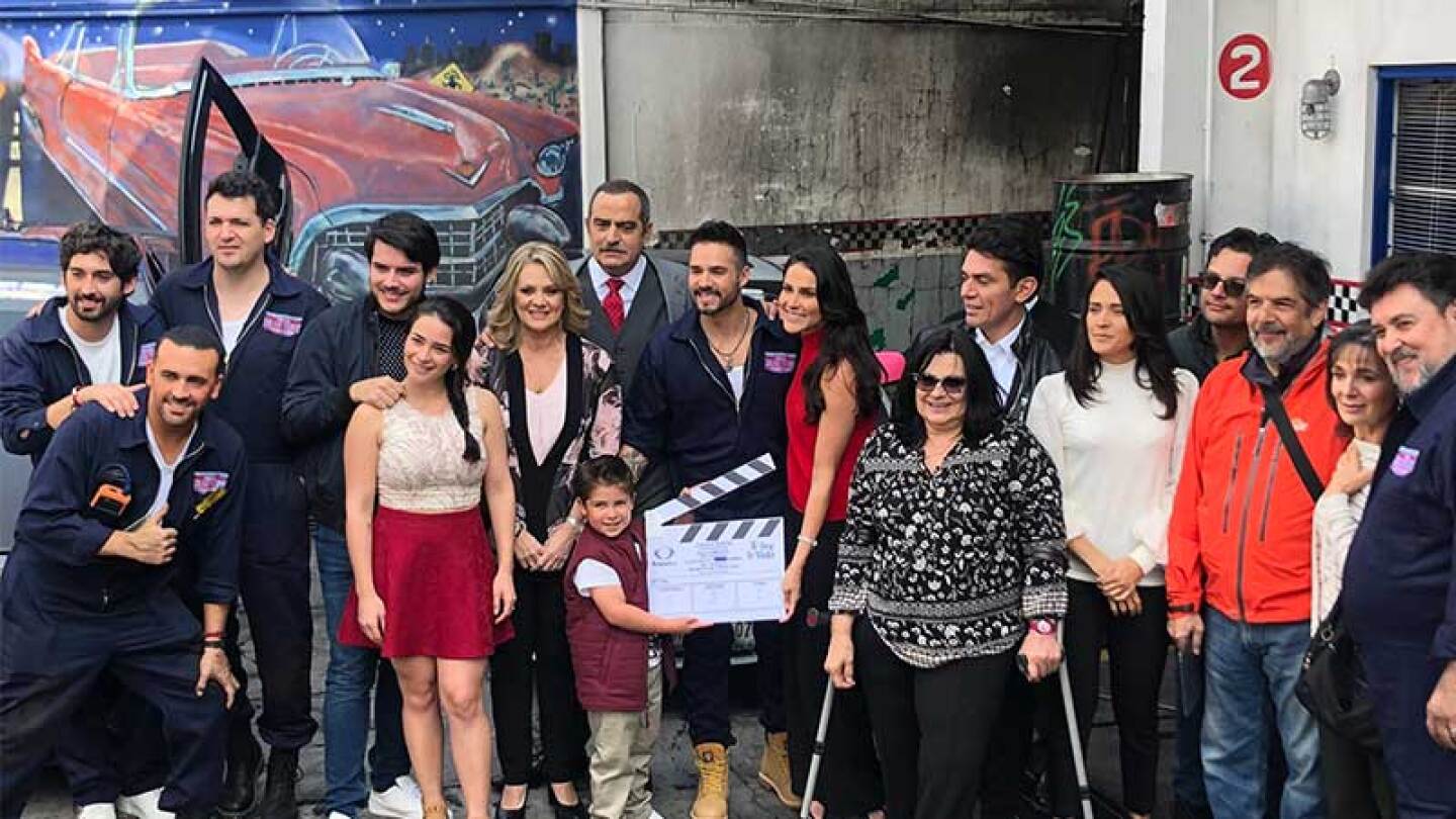 Érika Buenfil compartirá créditos con José Ron, Eva Cedeño y Omar Fierro.