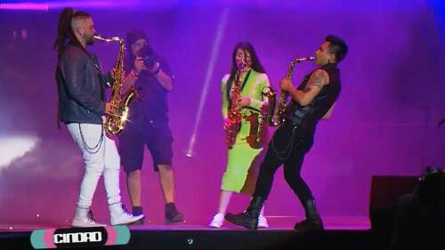 María Elena Ríos, saxofonista atacada con ácido, toca con La Maldita Vecindad en lugar de Sax en el Vive Latino