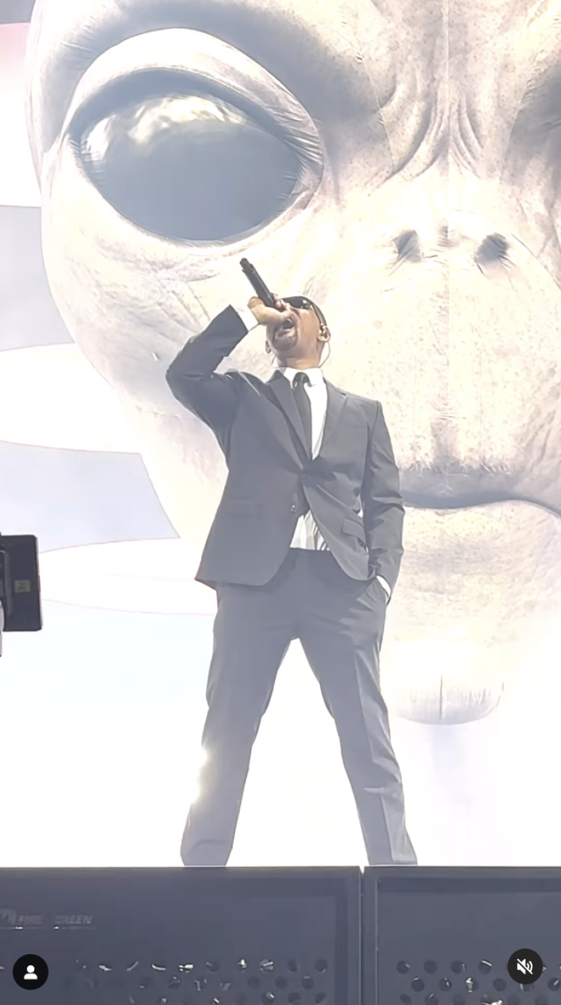 Will Smith cantando "Man in black" en Coachella