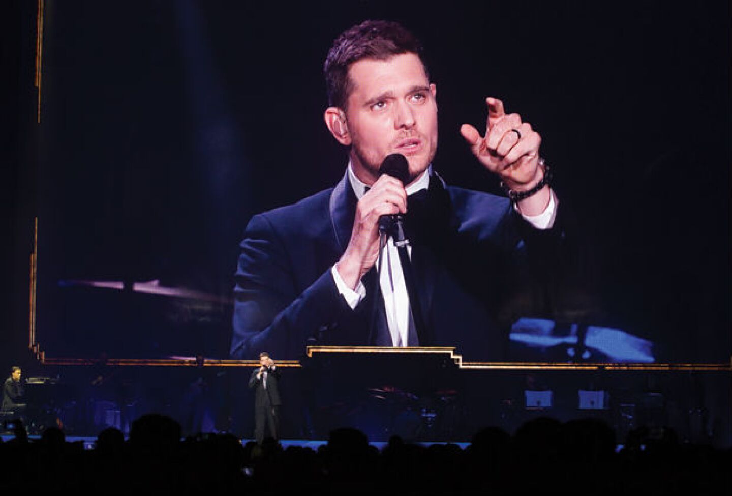 Michael Bublé en la Arena Ciudad de México interpretó cerca de 24 canciones de su repertorio.