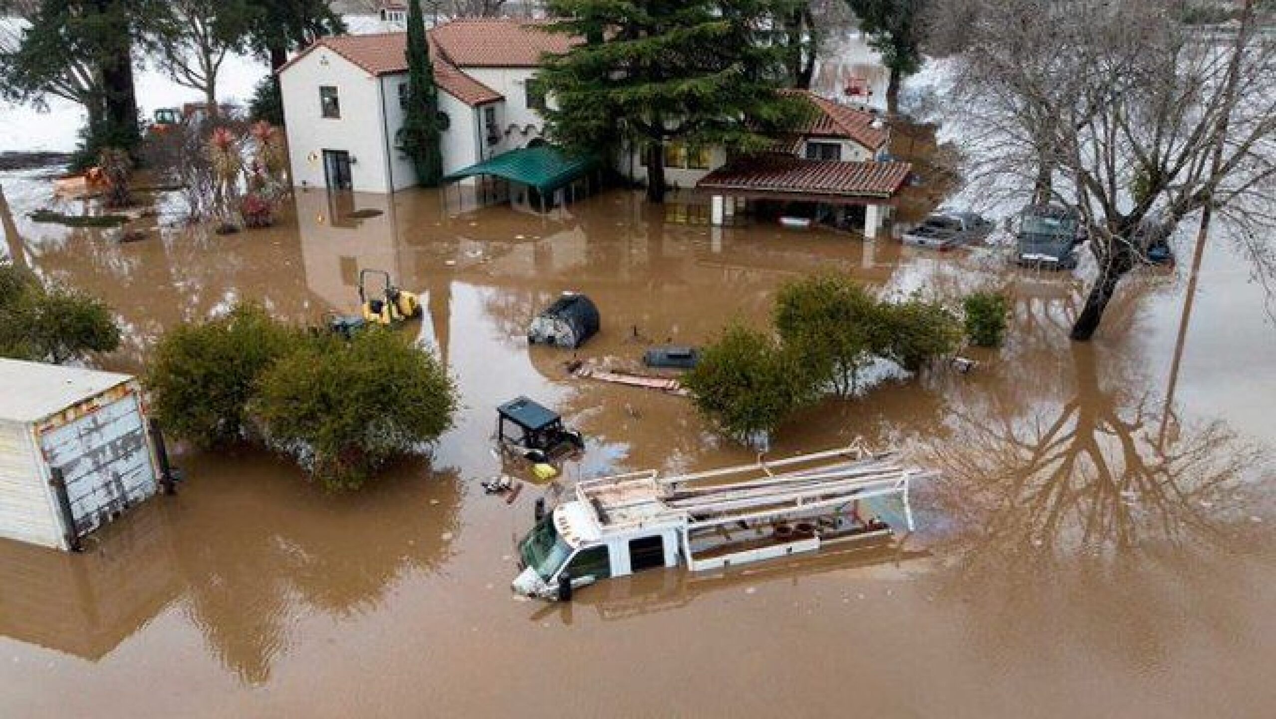 Inundaciones en California ordena evacuar a Famosos; Ellen Degeneres evidencia lo ocurrido