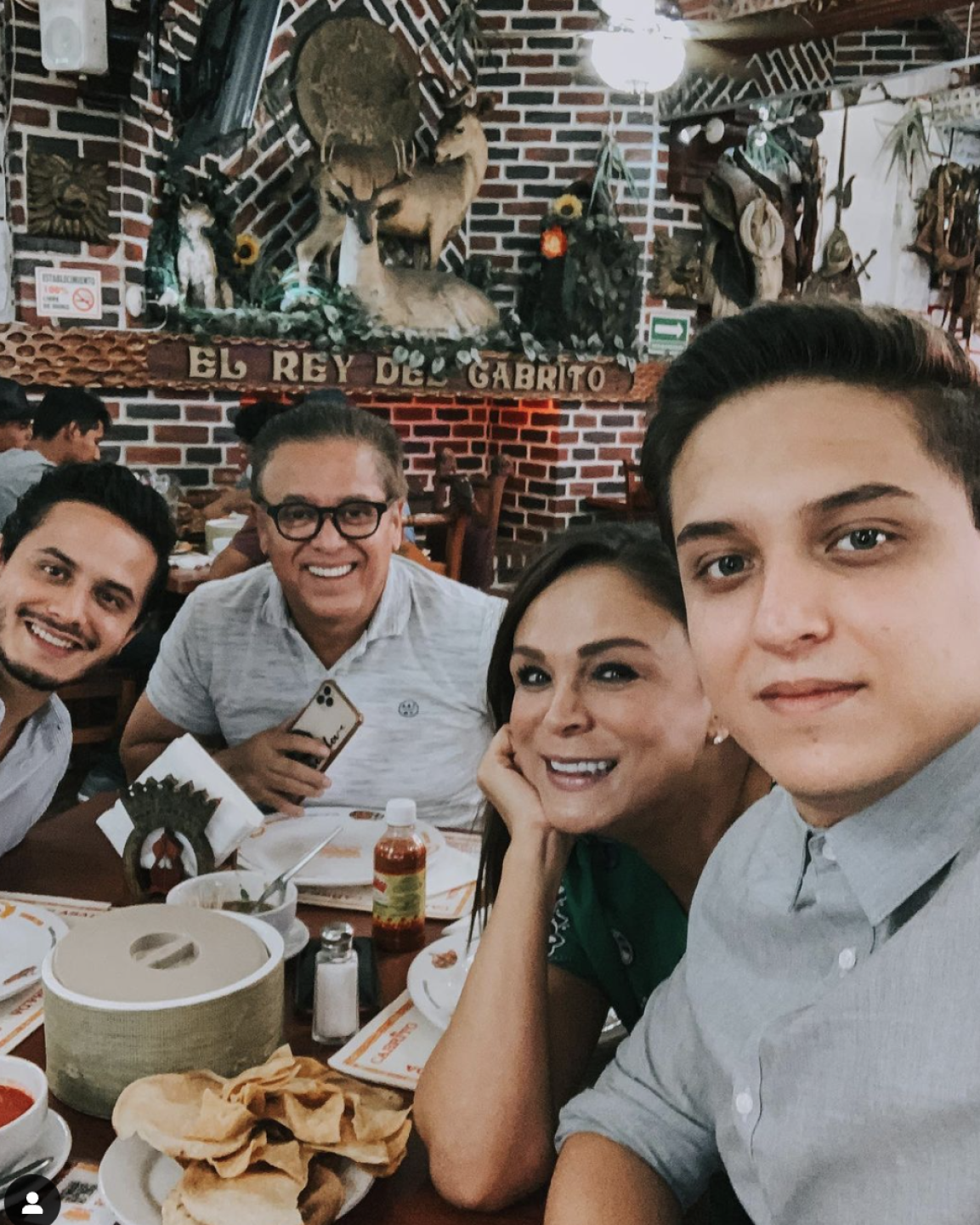 Adrián Marcelo, Familia Bezares