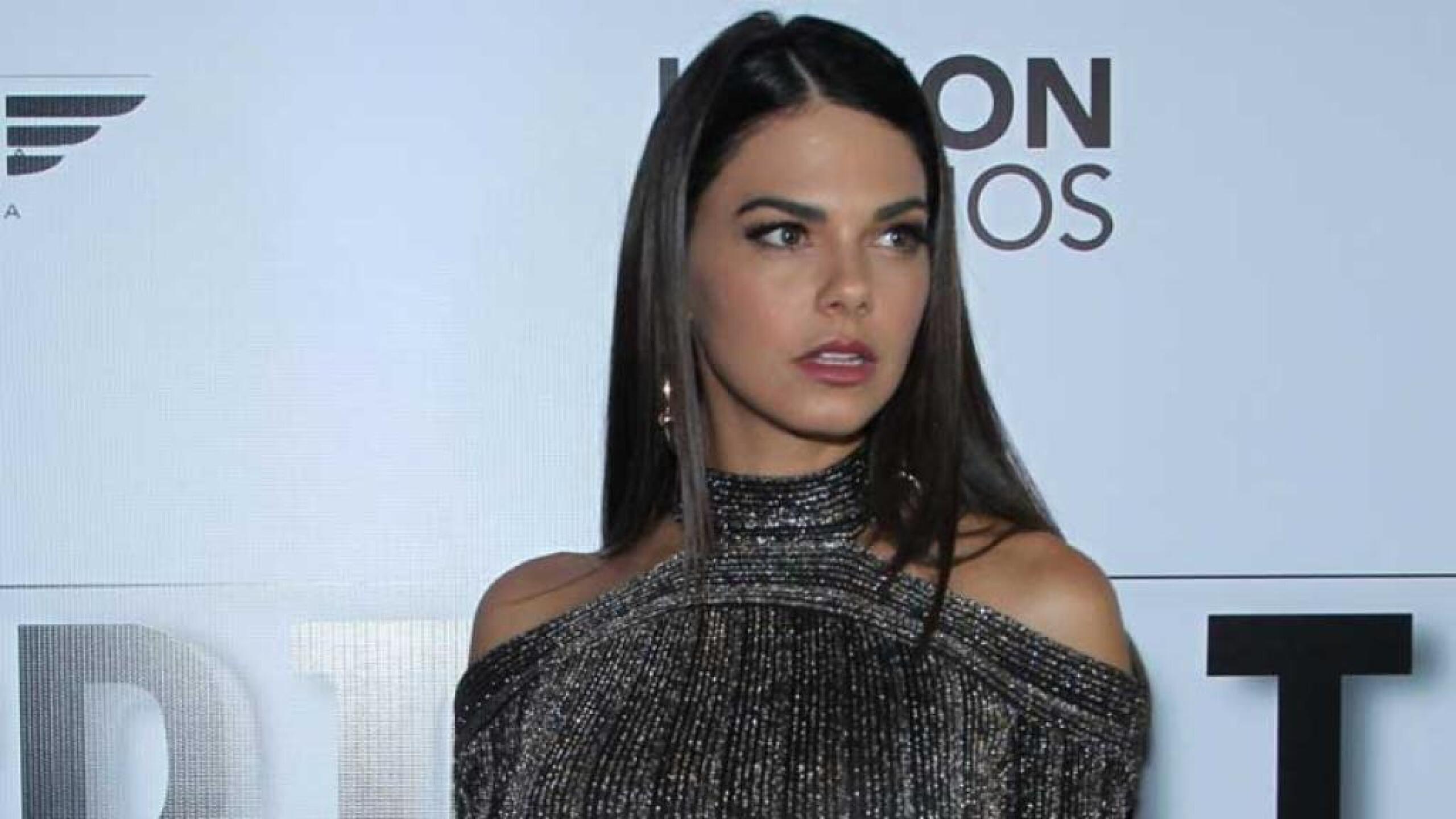 Livia Brito, quien protagonizó la segunda temporada de ‘La Piloto’, compartió a través de redes sociales una fotografía con un toque de sensualidad.  Ya sin nada que ocultar, la actriz se quitó el brasier en la playa y se dejó fotografiar de frente por el artista Diamo Photography.  #aLIVIAnados ayúdenme a complementar la frase: En el mar… #mar #sea#travel #happy #sunday #sundaymood #  Sin duda este acto causó conmoción entre sus seguidores de Instagram, pues no dejaron de halagar la belleza de la cubana.