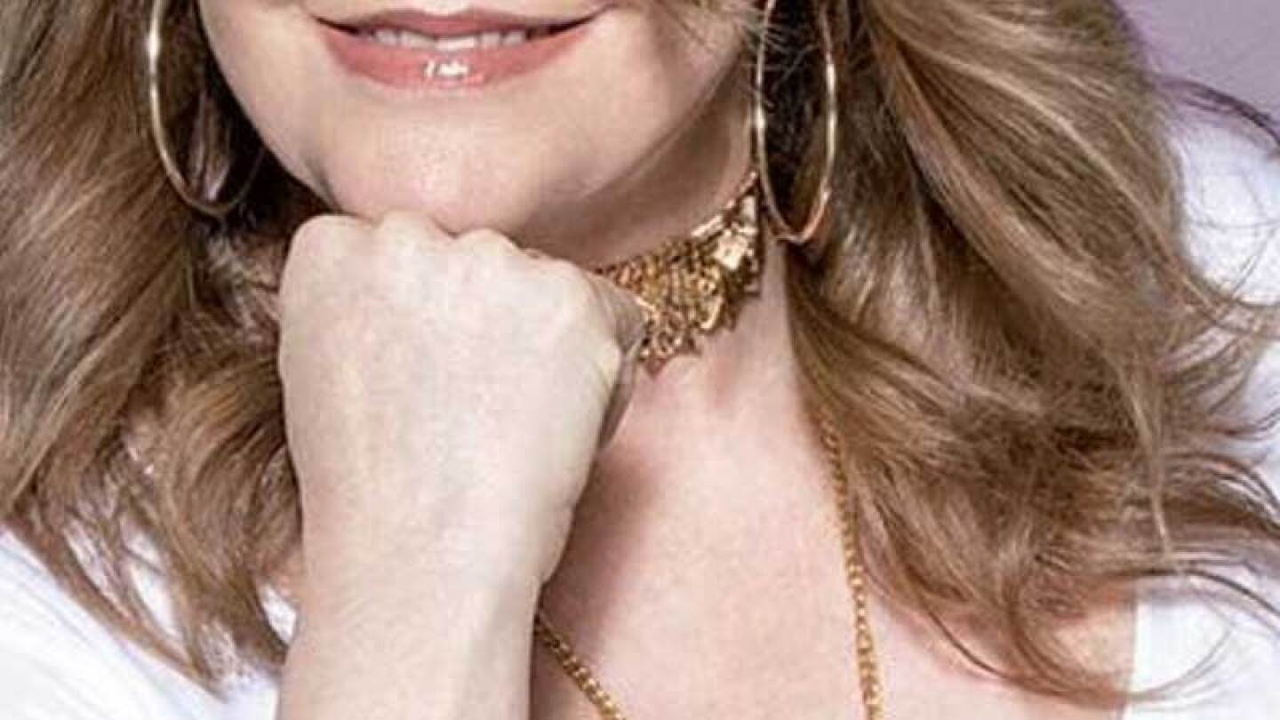 Mayte Lascurain confesó que se le ha salido una 'plumita' al cantar.