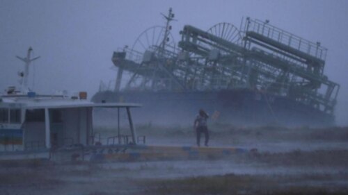 El tifón es uno de los más fuerte y peligrosos que ha tocado Japón.