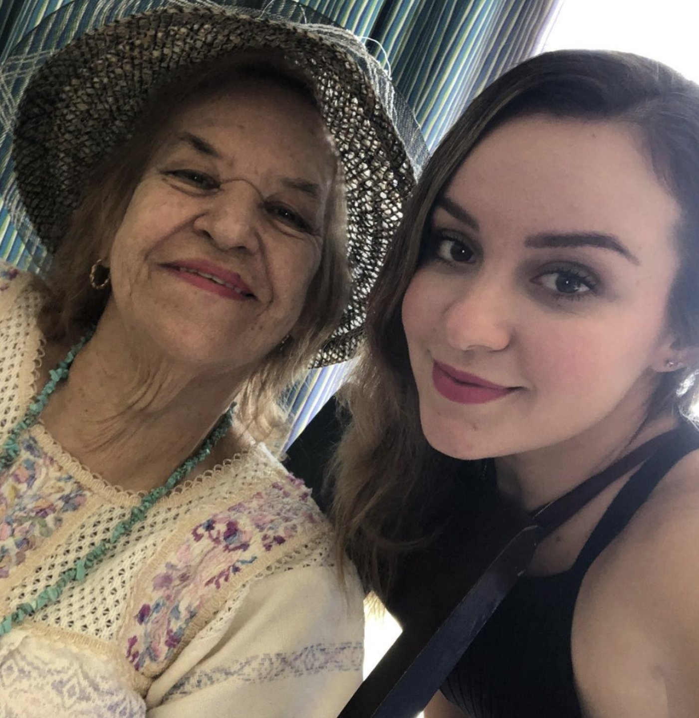 Ana Lago y su abuelita
