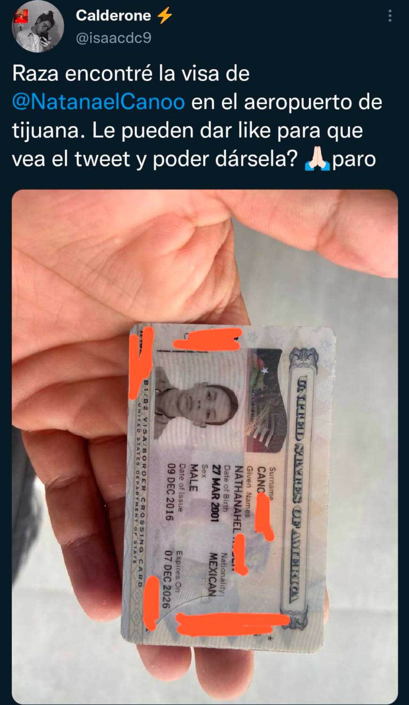 Natanael Cano da a hombre que encontró y le devolvió su visa