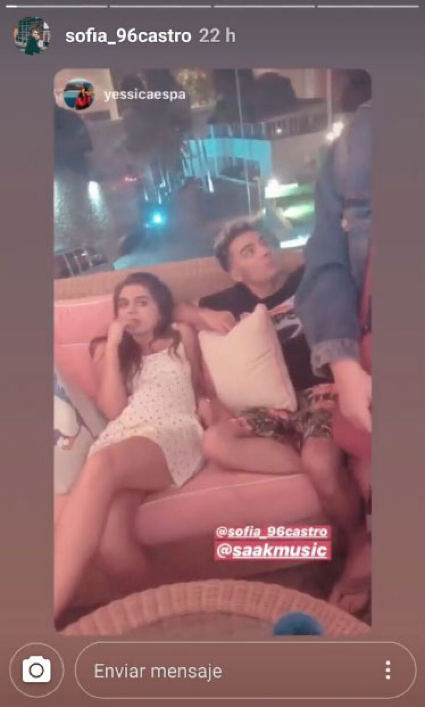 Sofía Castro es captada muy cariñosa con otro hombre que no es su novio