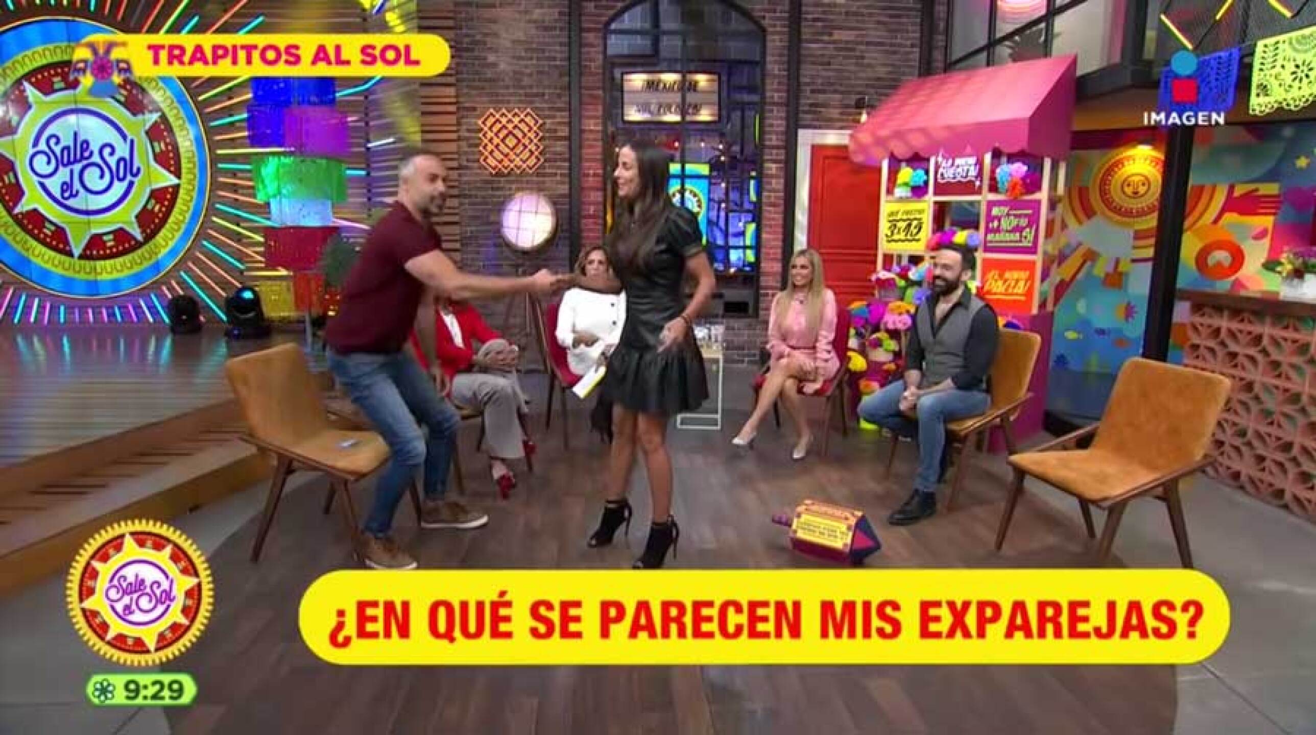 Carlos Arenas y Paulina Mercado coquetean en vivo y casi se besan