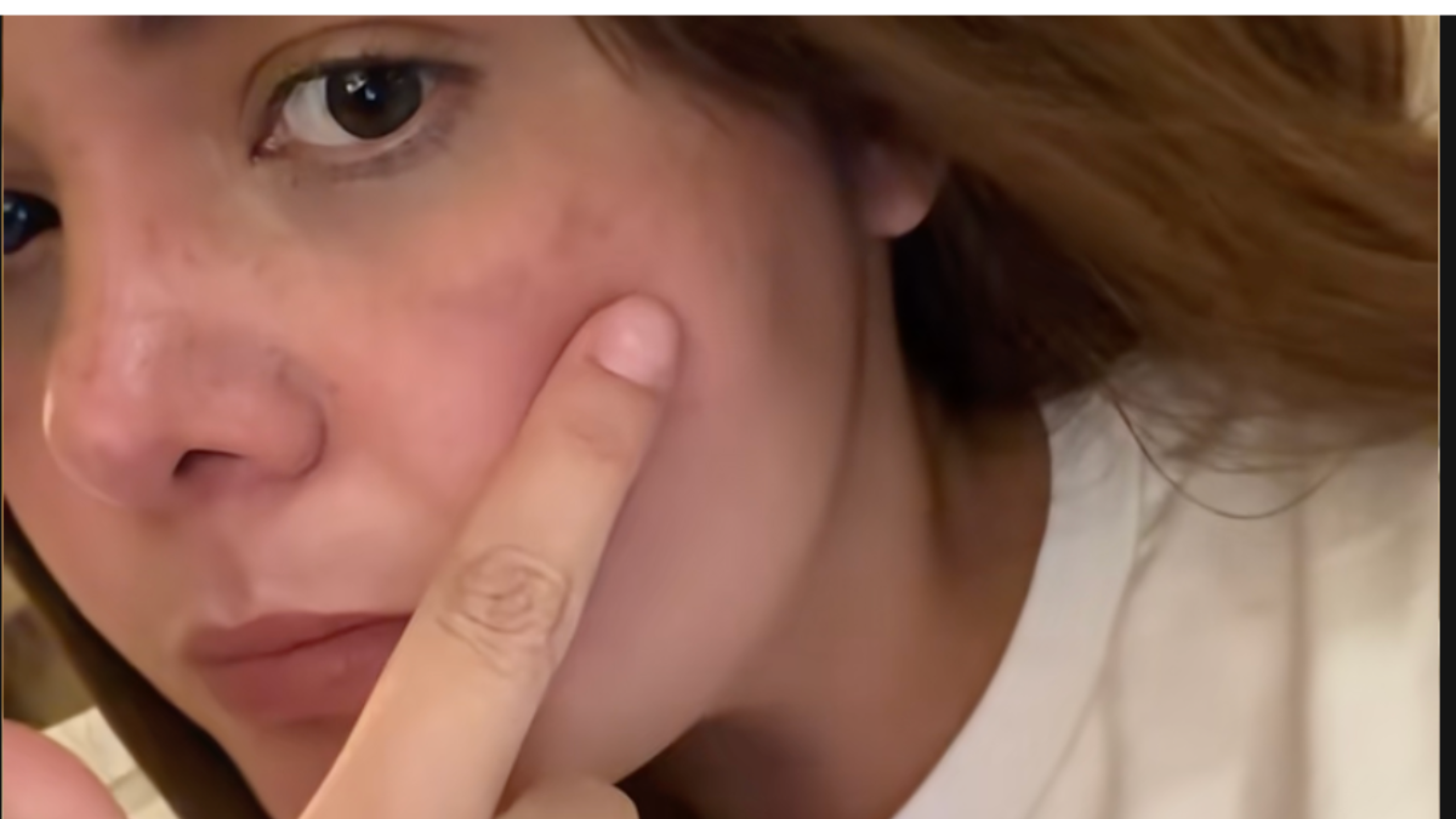 Yuridia denuncia acoso en su casa