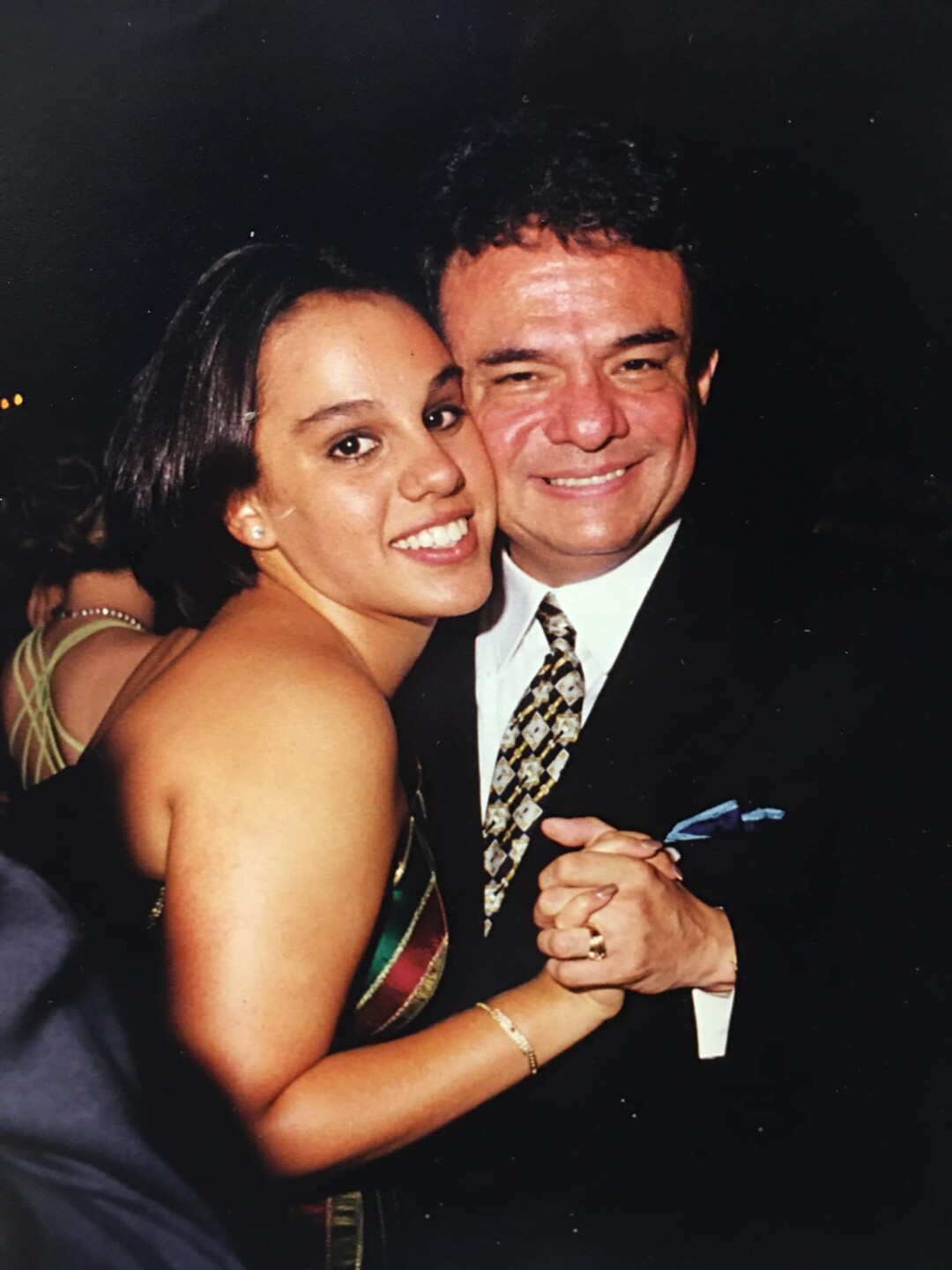 Marysol Sosa abrazando a José José