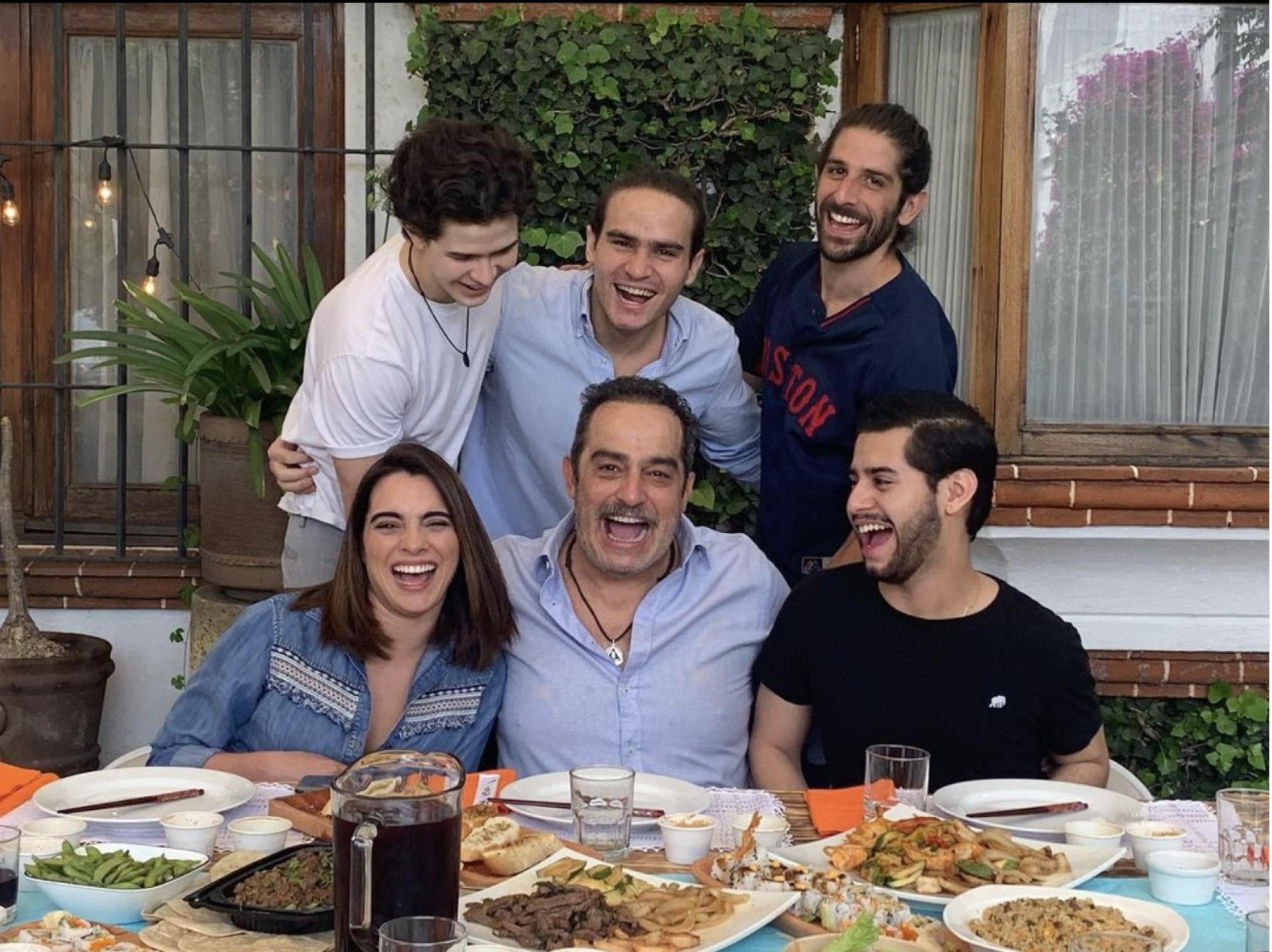 Omar Fierro ve como su hija Scarlet Gruber