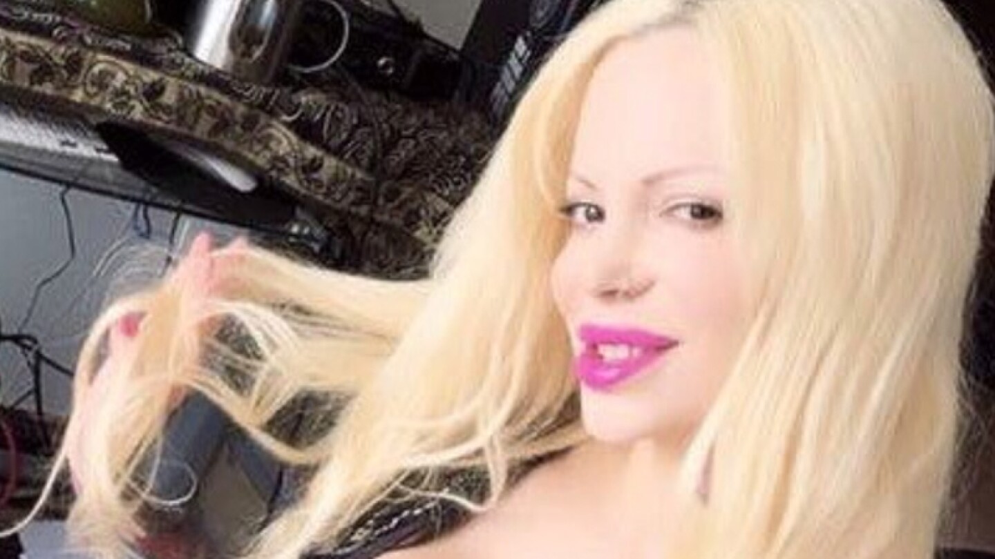 Sabrina Sabrok: ‘Ser madre es la p%n#@d@ más grande que he cometido’