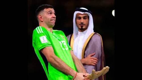 Tachan de vulgar el festejo de Dibu Martínez tras recibir el Guante de Oro