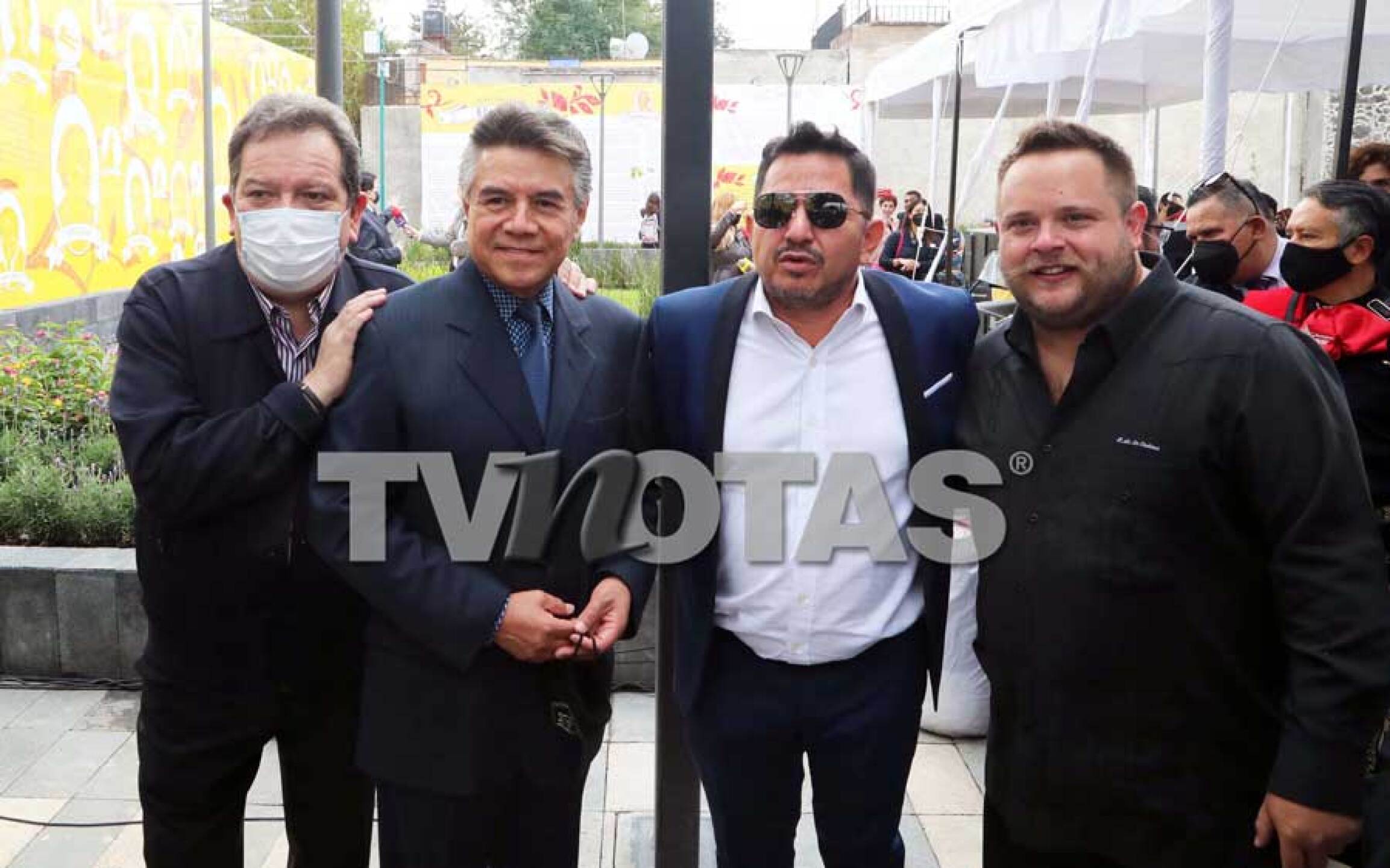 Ante su viuda, inauguran la Plaza del Bolero Armando Manzanero