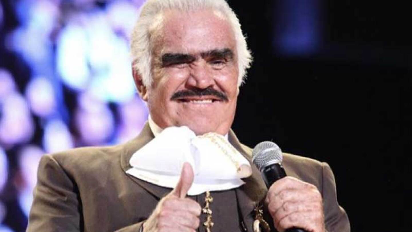 Vicente Fernández y sus impresionantes trajes de charro