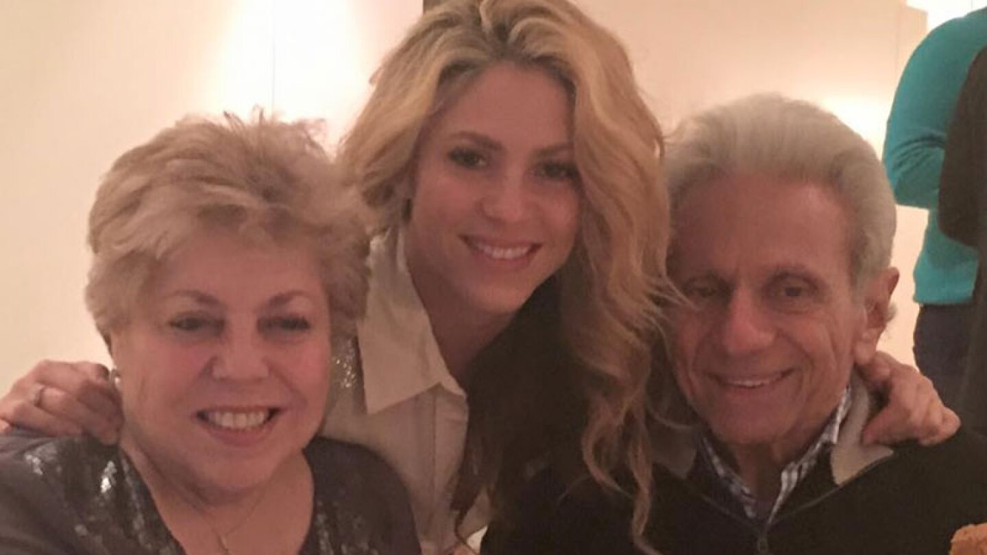 Madre de Shakira fue hospitalizada por una trombosis, reportan