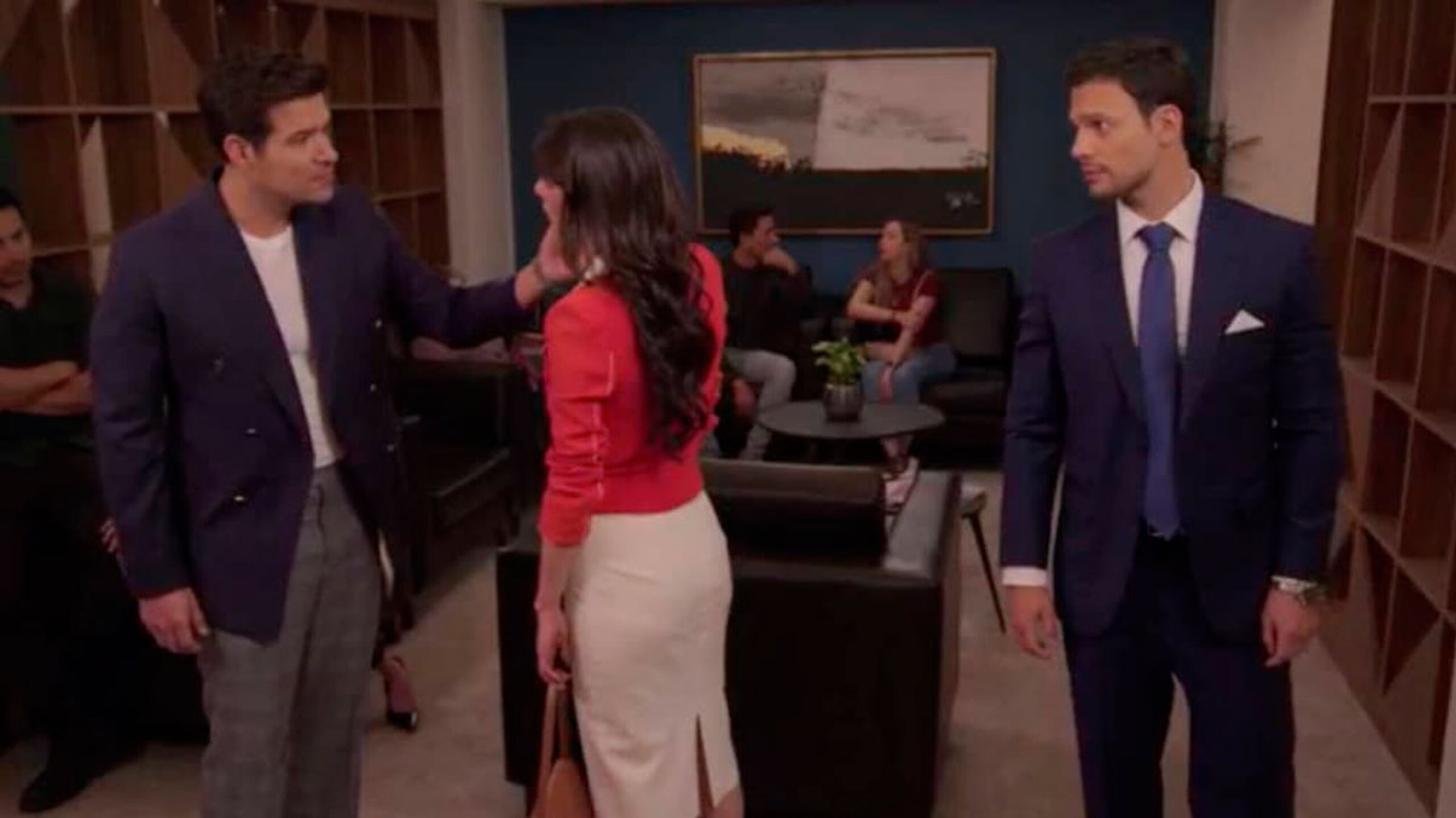 Arturo, Valeria y Nicolás las hijas de la señora garcía