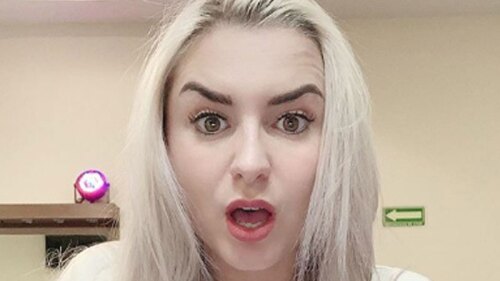 La modelo regresó a su país y enseñó con orgullo el humilde lugar en el que pasó sus mejores años