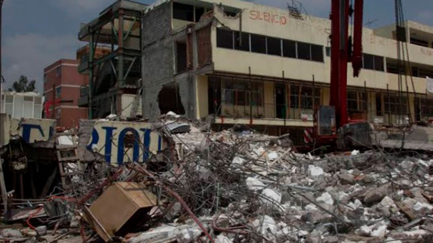 Ofrecen recompensa por el director de obras del Colegio Rébsamen