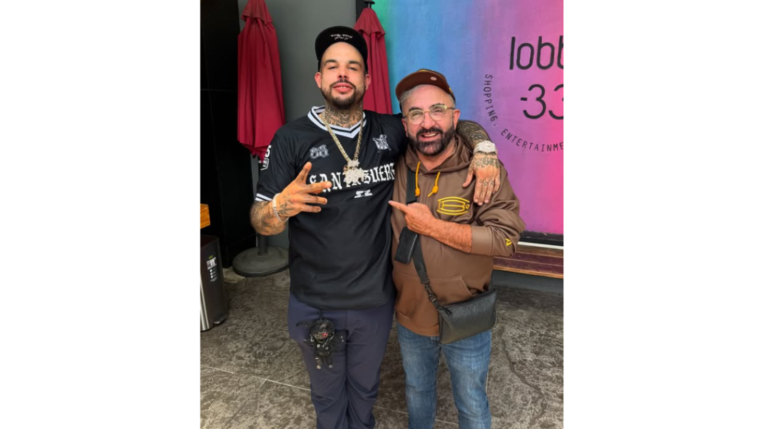 Emiliano Aguilar con Vicente Fernández Jr..png