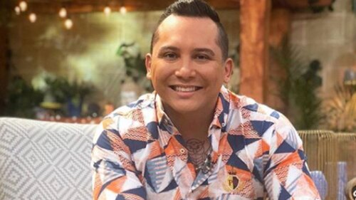 Edwin Luna muestra cómo se maquilló de más