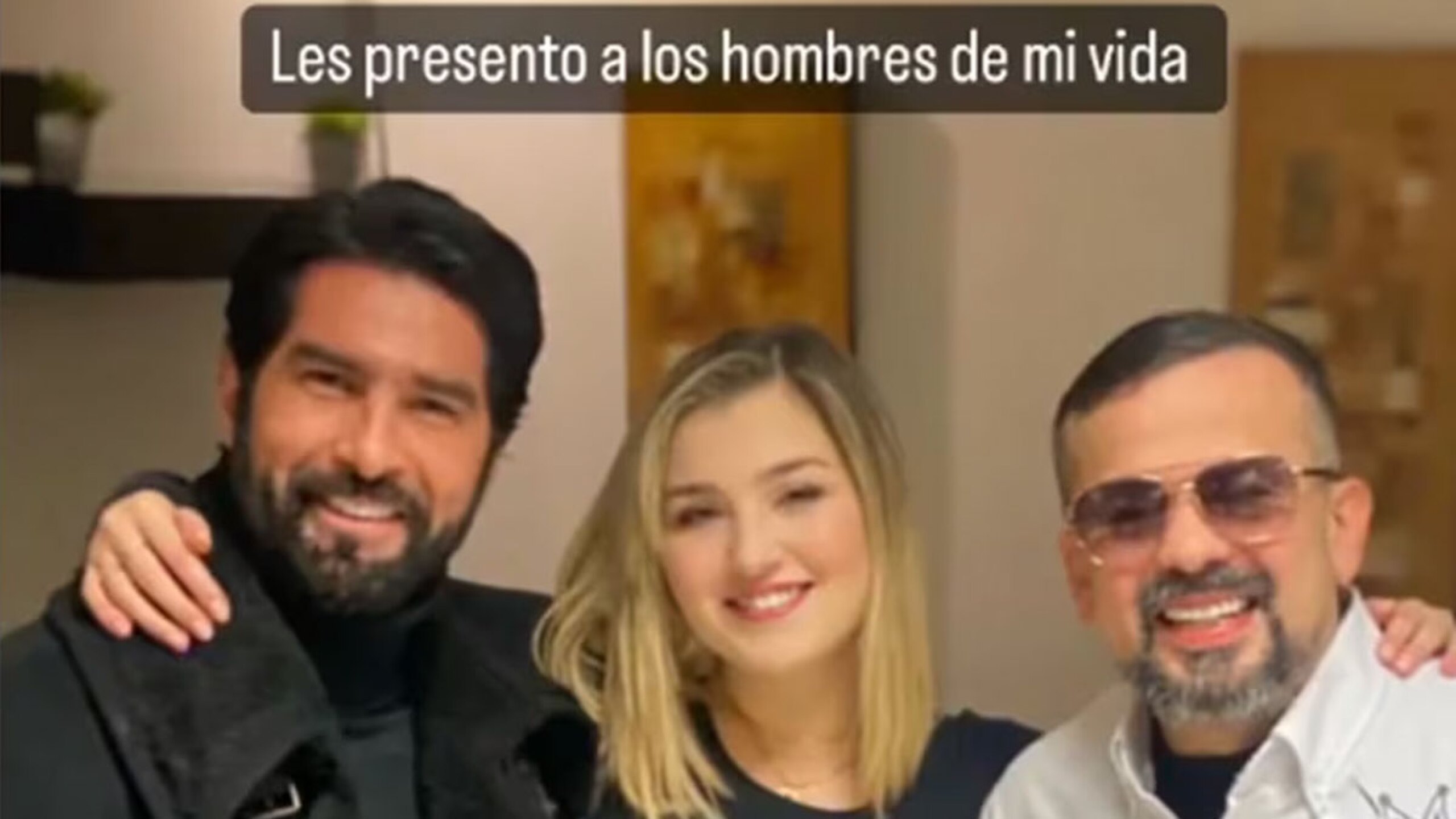 Arturo Carmona y Cruz Martínez con Melenie Carmona