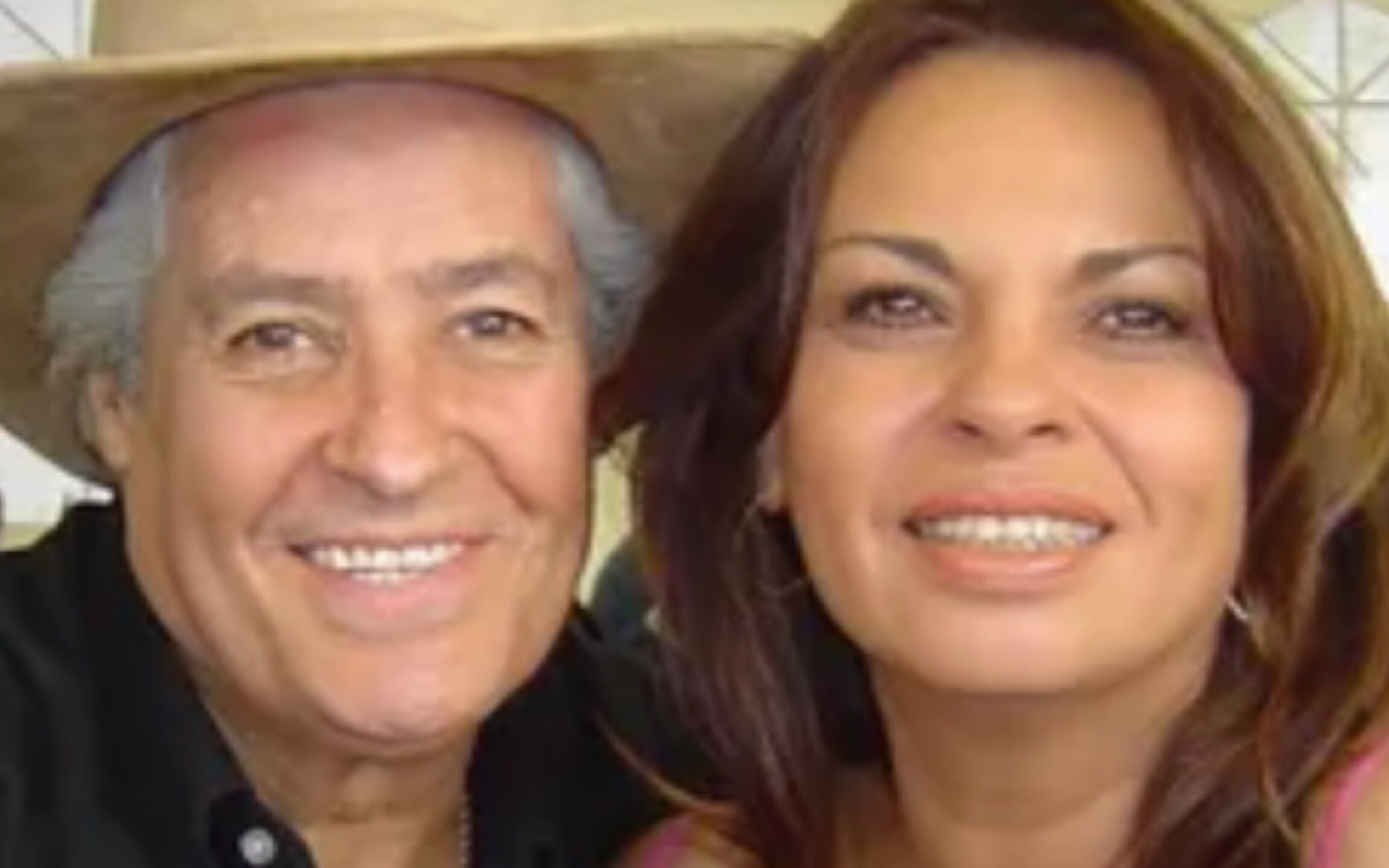 Mario Casillas y su esposa