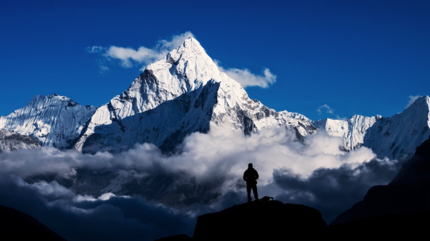 Mueren cinco mexicanos en accidente de helicóptero rumbo al Everest