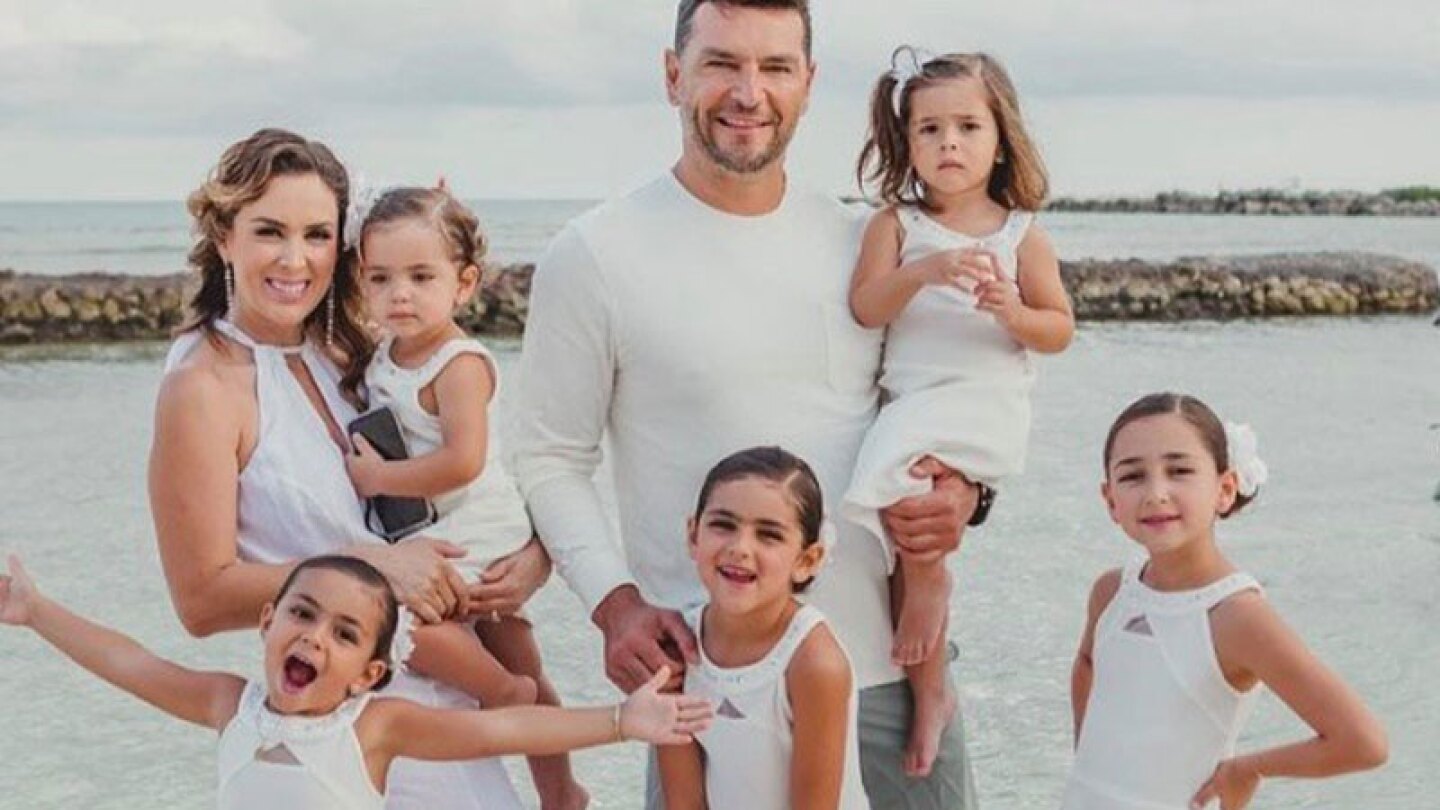 Jacky Bracamontes celebró el cumple de sus gemelas al estilo Frozen