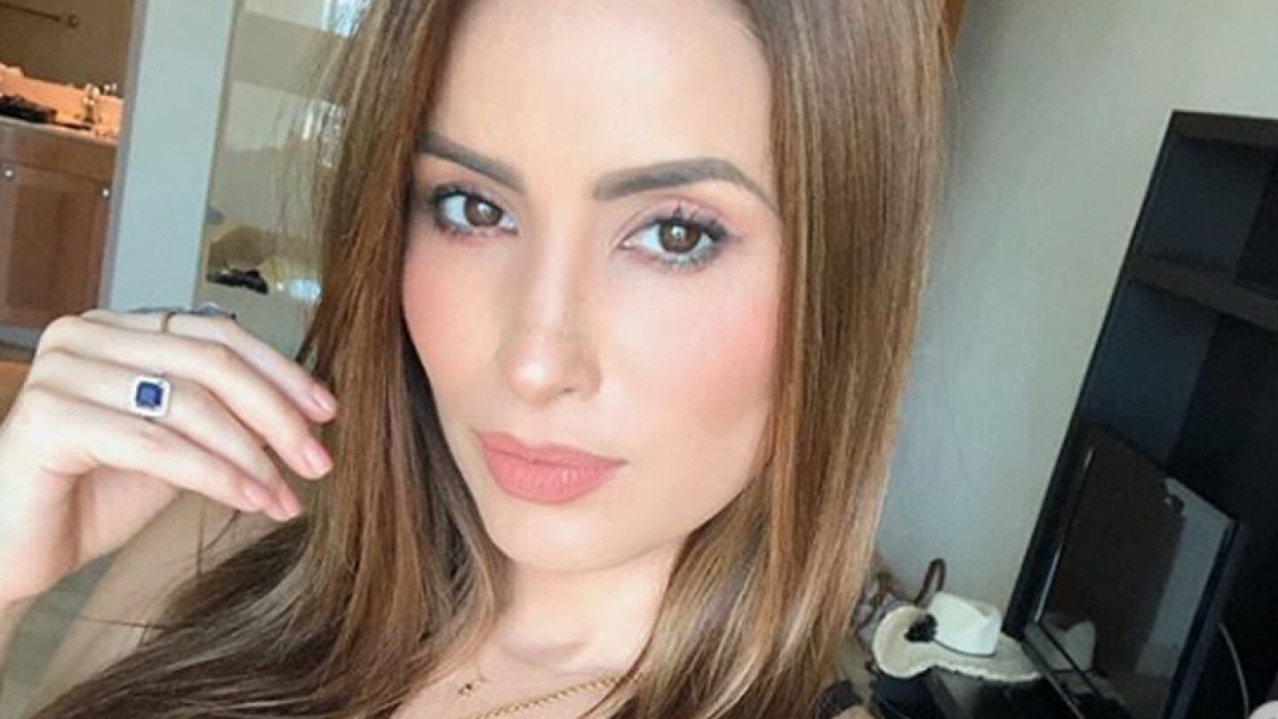 En micro vestido y sin tanga, Cynthia Rodríguez presume frondosos glúteos