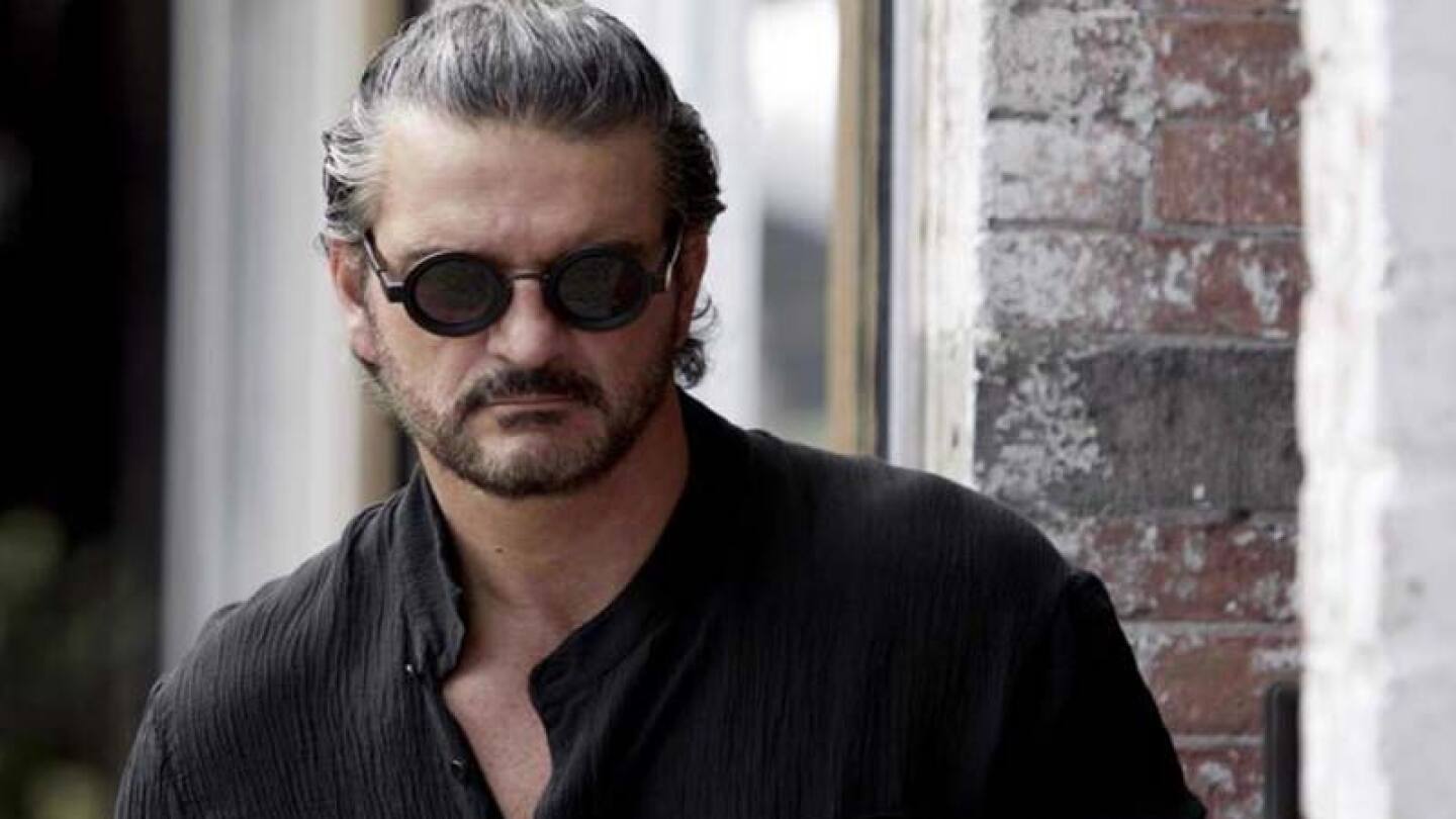 Ricardo Arjona Músico Cantante Chef Blanco y negro Redes Sociales Restaurante